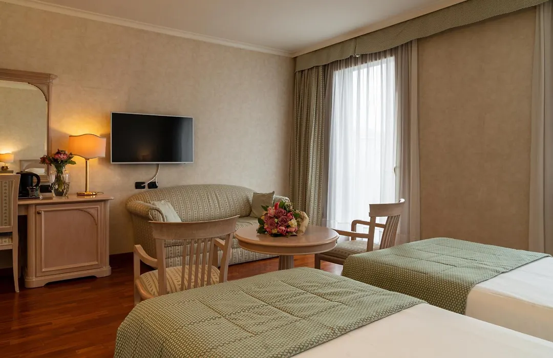 Hotel Roxy Plaza-1
